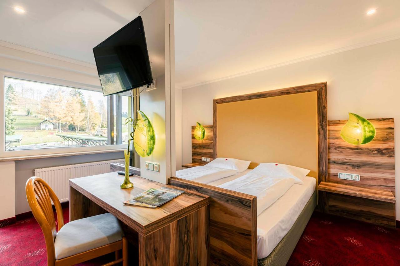 Landhotel Gruenwies -Bonsai-Wellness Garni (Adults Only) Лоберг Экстерьер фото