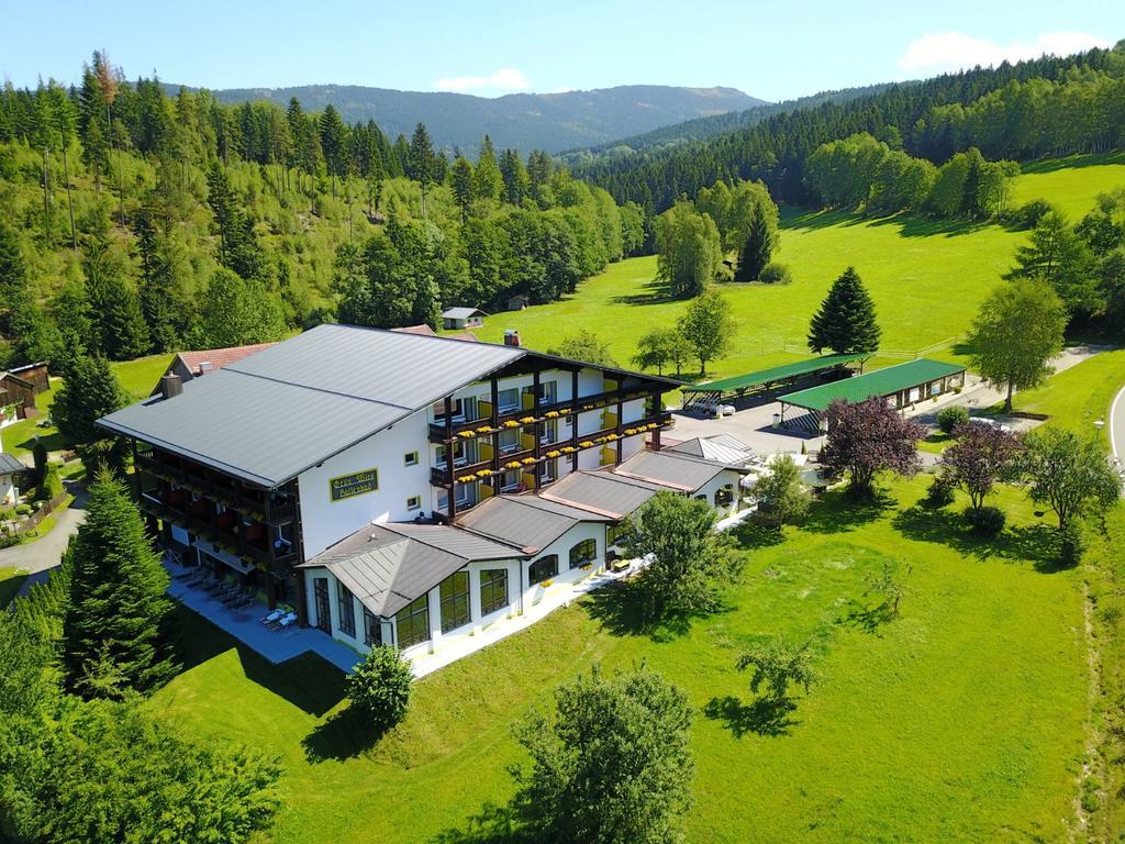 Landhotel Gruenwies -Bonsai-Wellness Garni (Adults Only) Лоберг Экстерьер фото